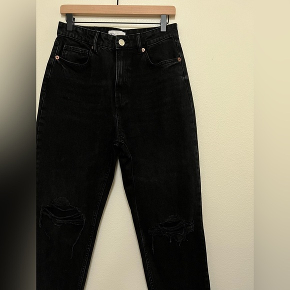 Zara denim high waisted distressed mom fit jeans - Picture 2 of 3